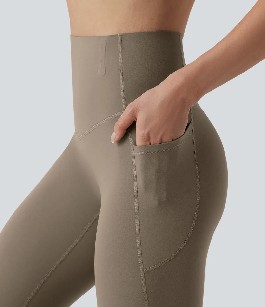 Halara UltraSculpt legginsy do jogi 7/8 z wysokim stanem, modelowaniem i kontrolą brzucha, pasem zapobiegającym podwijaniu oraz kieszeniami