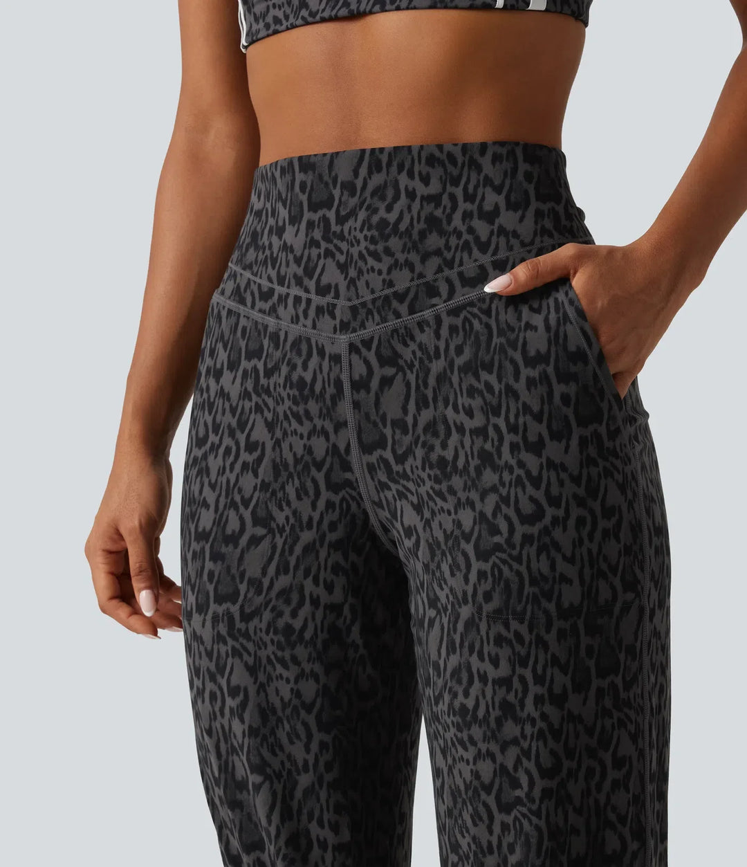 Milejka UltraSculpt w panterkę z wysokim stanem modelujące brzuch joga joggery z kieszeniami