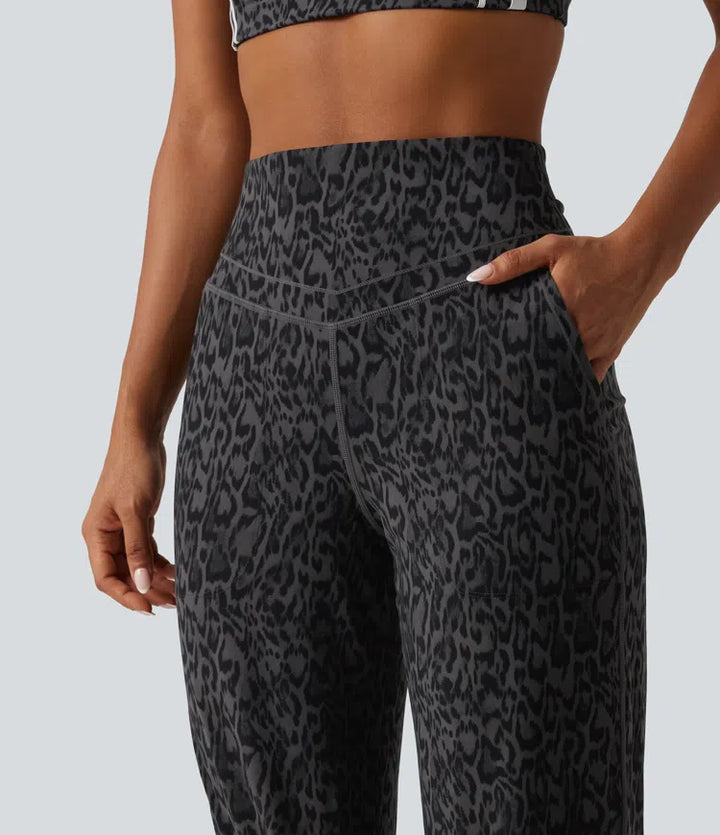 Halara UltraSculpt spodnie jogger do jogi w panterkę, z wysokim stanem, modelujące brzuch, z kieszeniami
