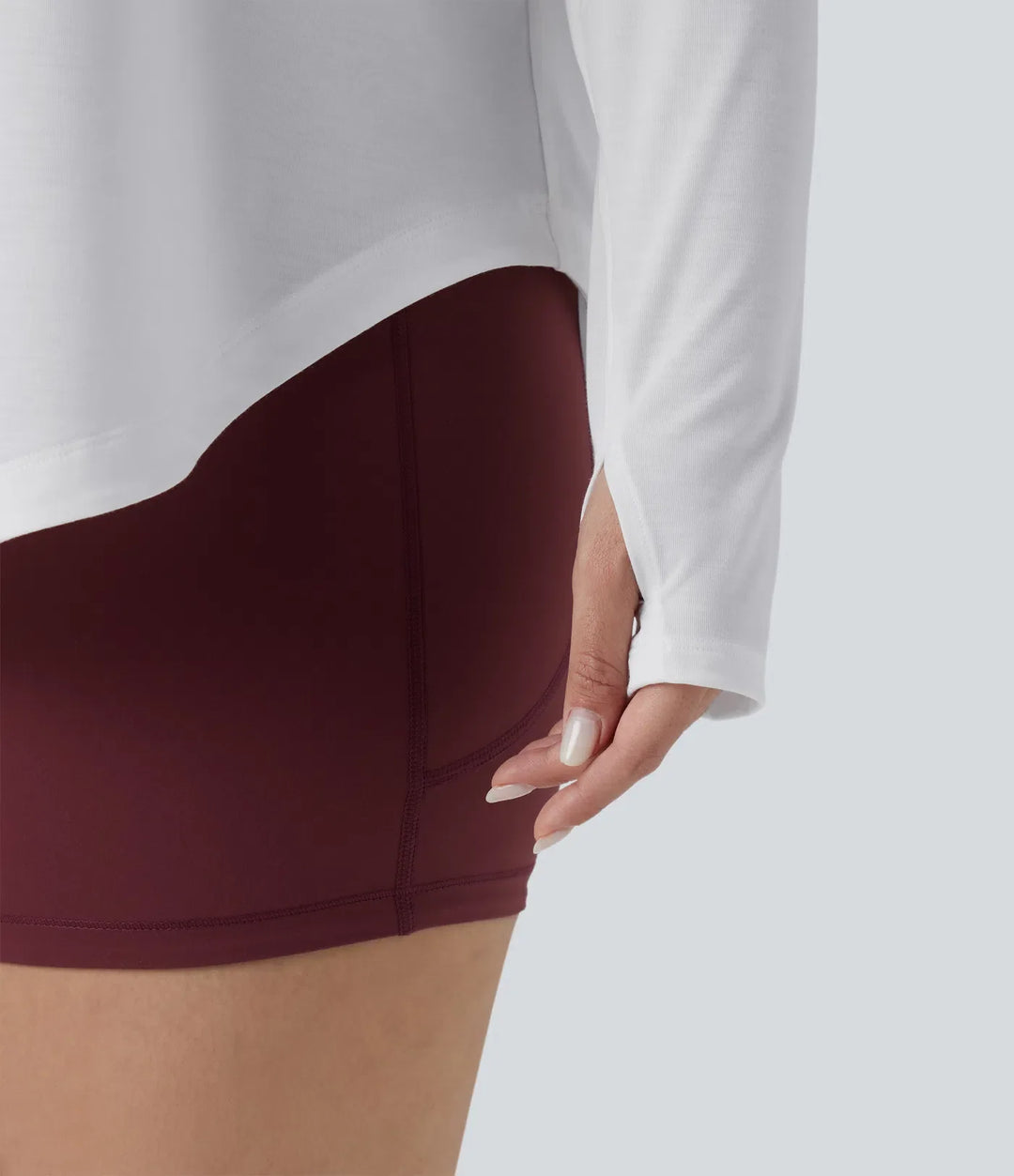 Na jedno ramię z długim rękawem z otworem na kciuk z zaokrąglonym dołem High Low szybkoschnący joga plus size top sportowy-z wbudowanym biustonoszem