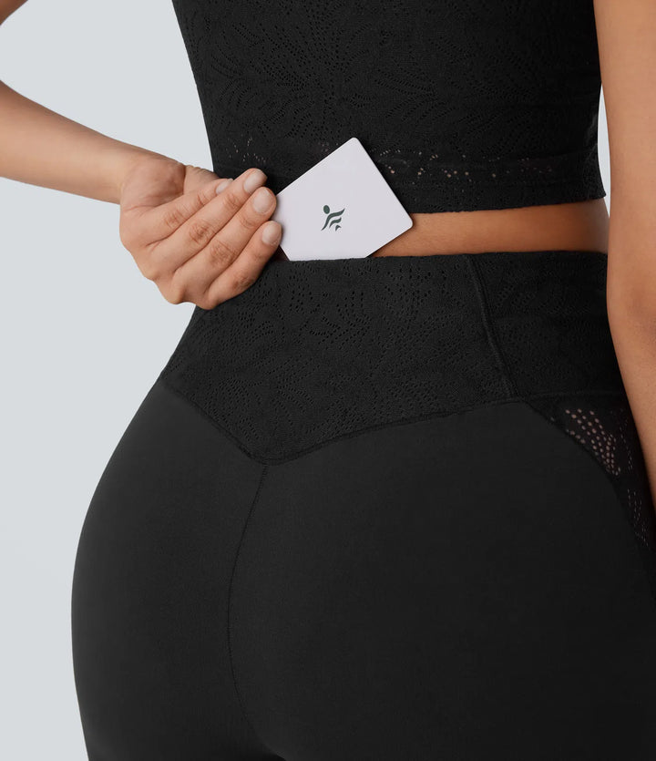 SoftlyZero legginsy do jogi z wysokim stanem, skrzyżowanym przednim panelem, kieszenią, kontrastową koronką i rozszerzanymi nogawkami