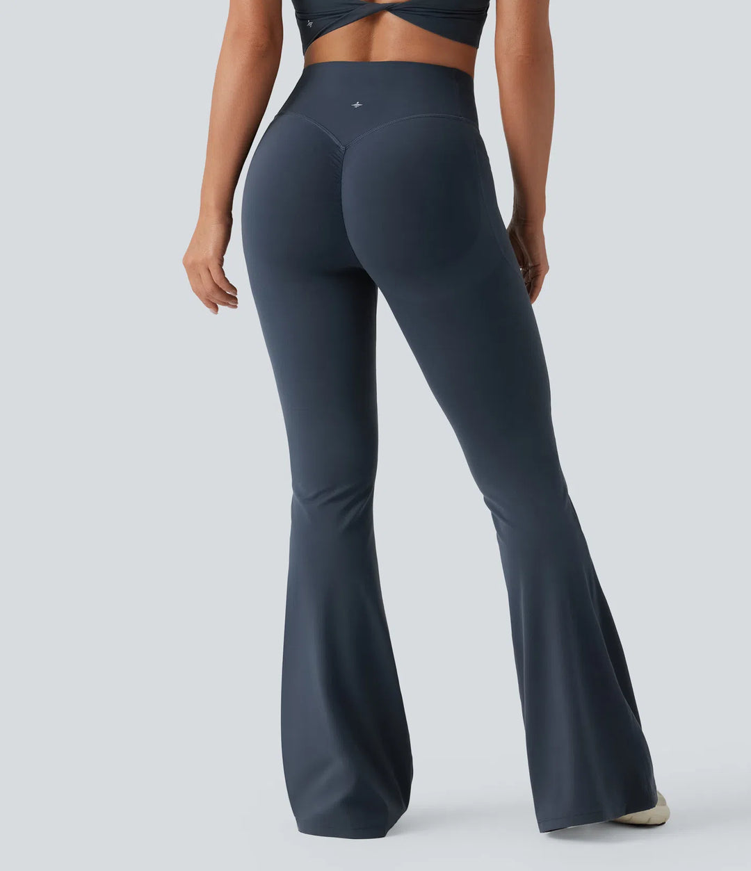 Halara UltraSculpt legginsy do jogi z wysokim stanem, marszczonym tyłem unoszącym pośladki, modelujące brzuch, z rozkloszowanymi nogawkami i kieszeniami