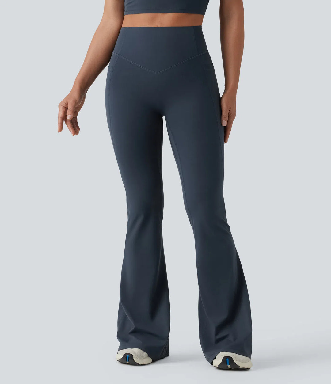 Halara UltraSculpt legginsy do jogi z wysokim stanem, marszczonym tyłem unoszącym pośladki, modelujące brzuch, z rozkloszowanymi nogawkami i kieszeniami