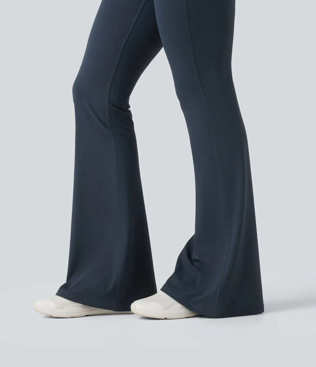 Halara UltraSculpt legginsy treningowe z wysokim, skrzyżowanym stanem, modelujące brzuch, z rozkloszowanymi nogawkami i kieszeniami