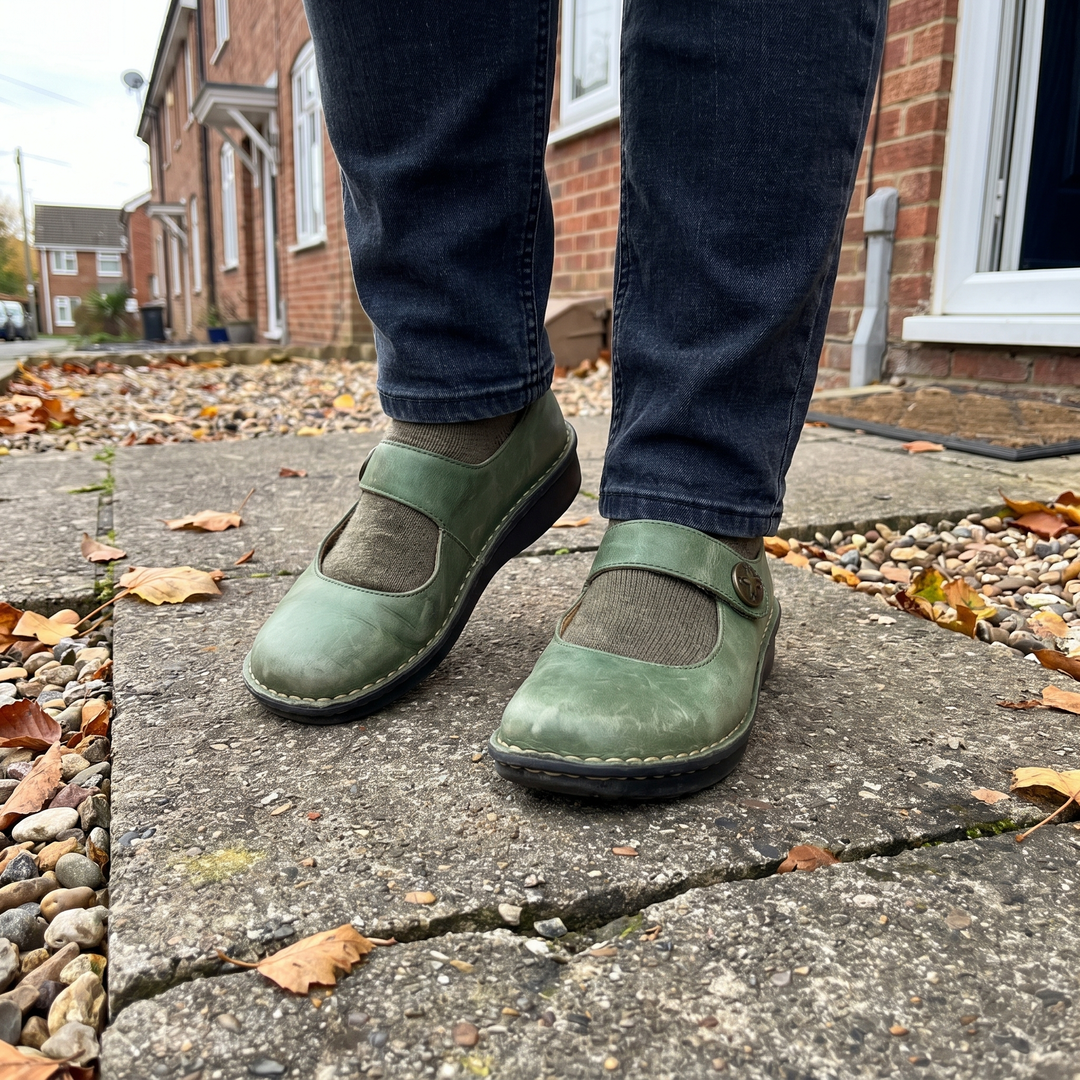BUTY PŁASKIE Z NAPISEM