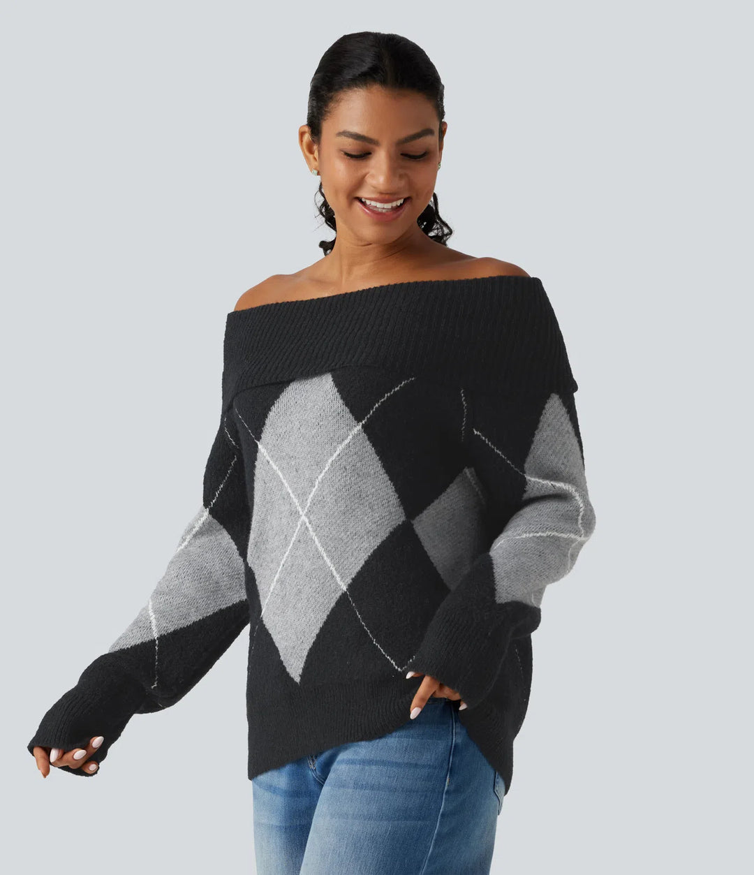Casualowy sweter w kratkę z odkrytymi ramionami i długimi rękawami