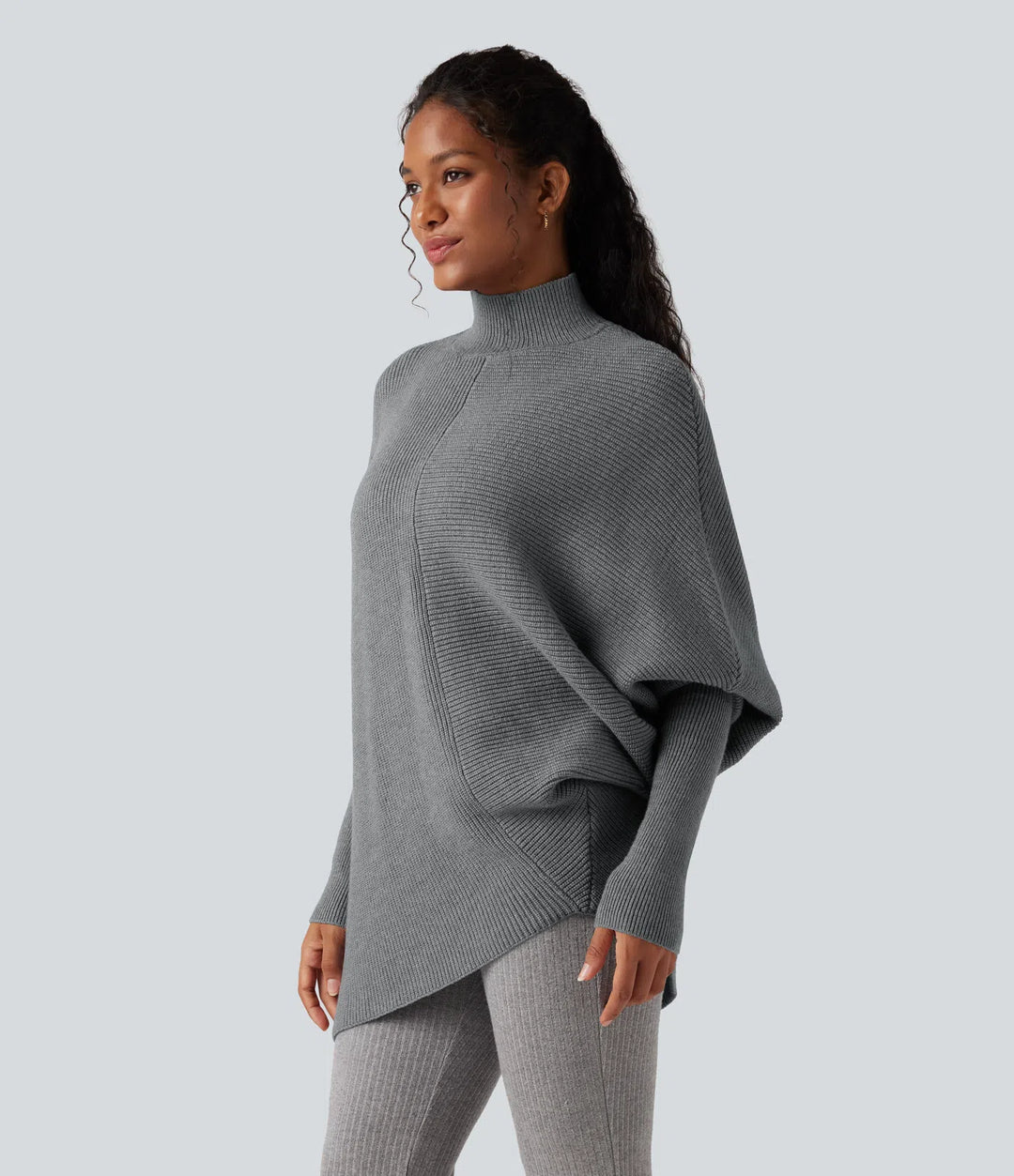 Sweter do pracy z wysokim kołnierzem, długimi rękawami typu batwing i asymetrycznym dołem