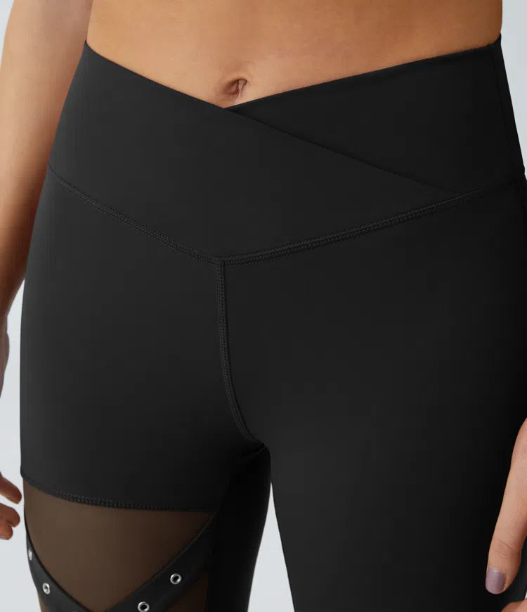 DayStretch legginsy do jogi z wysokim stanem, krzyżowanym przodem, kontrastową siateczką i ozdobną klamrą
