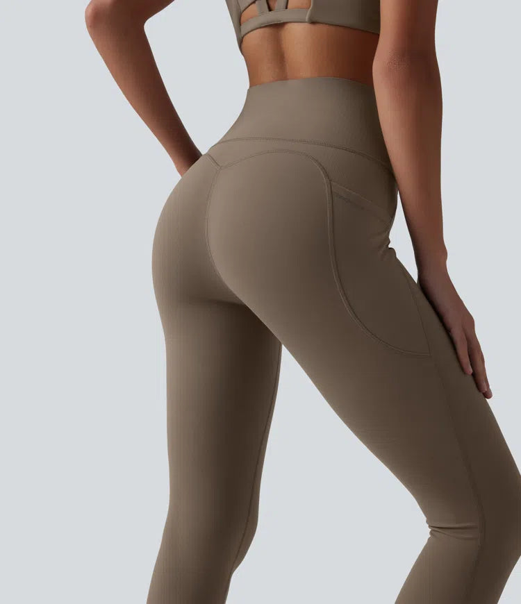 Halara UltraSculpt legginsy do jogi 7/8 z wysokim stanem, z kontrolą modelującą brzuch, z kontrastowym prążkowaniem i kieszeniami.
