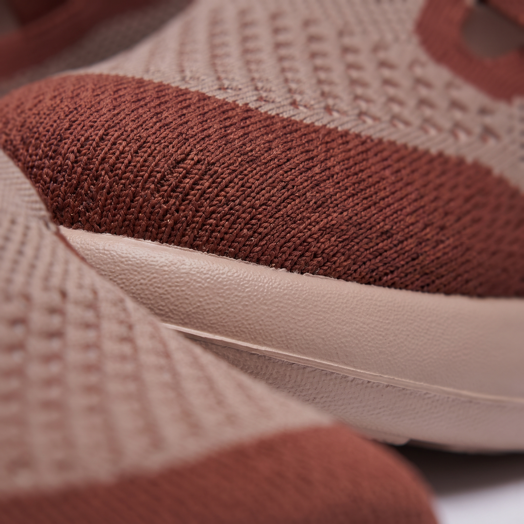 BUTY SPORTOWE Z MIĘKKĄ PODESZWĄ