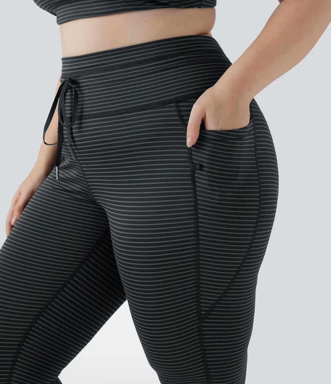 Legginsy do jogi w paski z wysokim stanem, wiązaniem na sznurek i kieszeniami — rozmiar plus