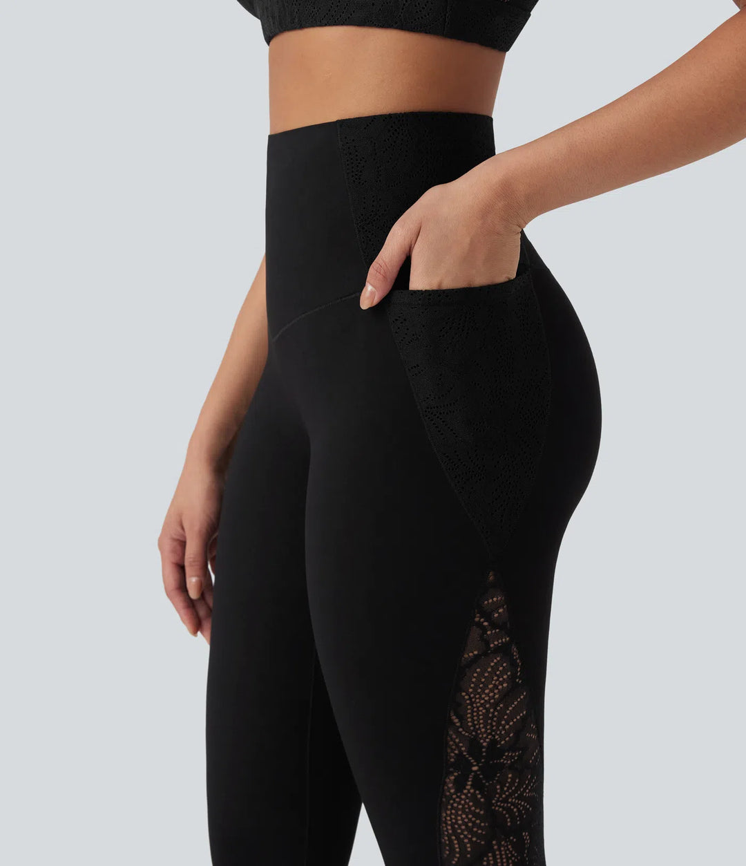 Halara UltraSculpt SoCinched legginsy treningowe o wysokim stanie, modelujące brzuch, z kontrastowymi koronkowymi detalami i kieszeniami