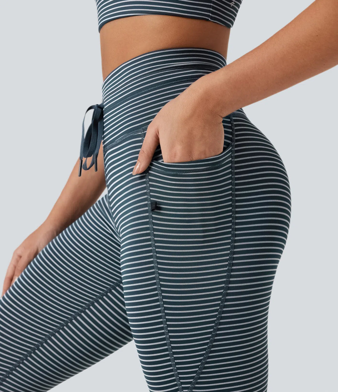Legginsy do jogi w paski z wysokim stanem, sznurkiem i kieszeniami