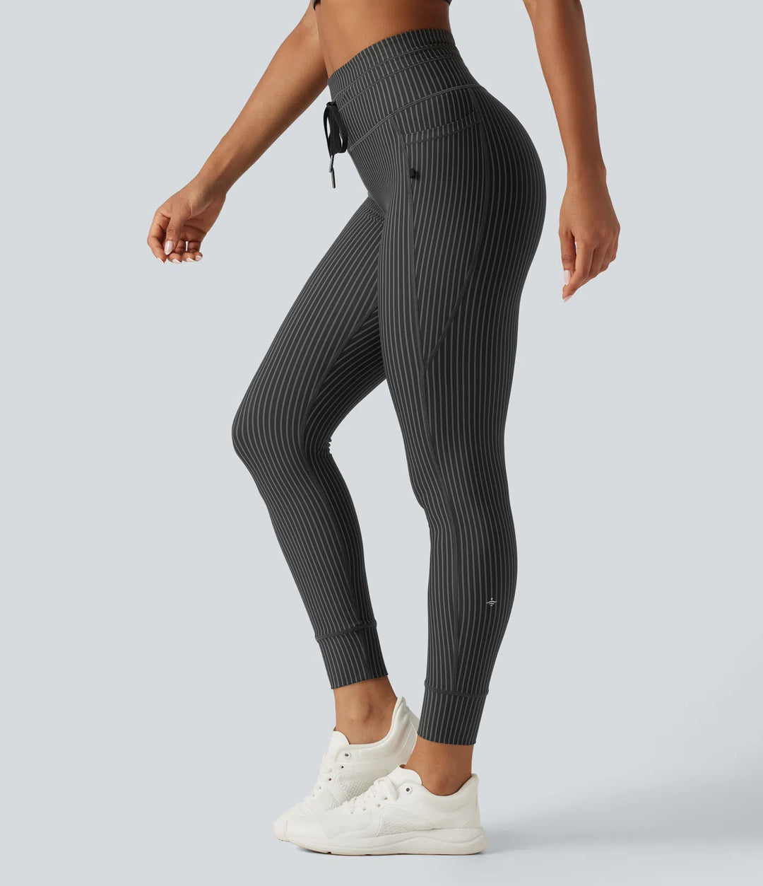 Legginsy do jogi w paski z wysokim stanem, sznurkiem w pasie i kieszeniami.