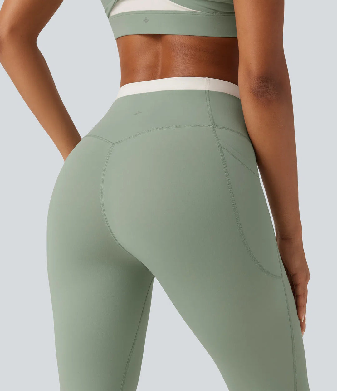 Halara UltraSculpt dopasowane legginsy do jogi z wysokim stanem, efektem modelującym brzuch, w designie color block i kieszeniami.