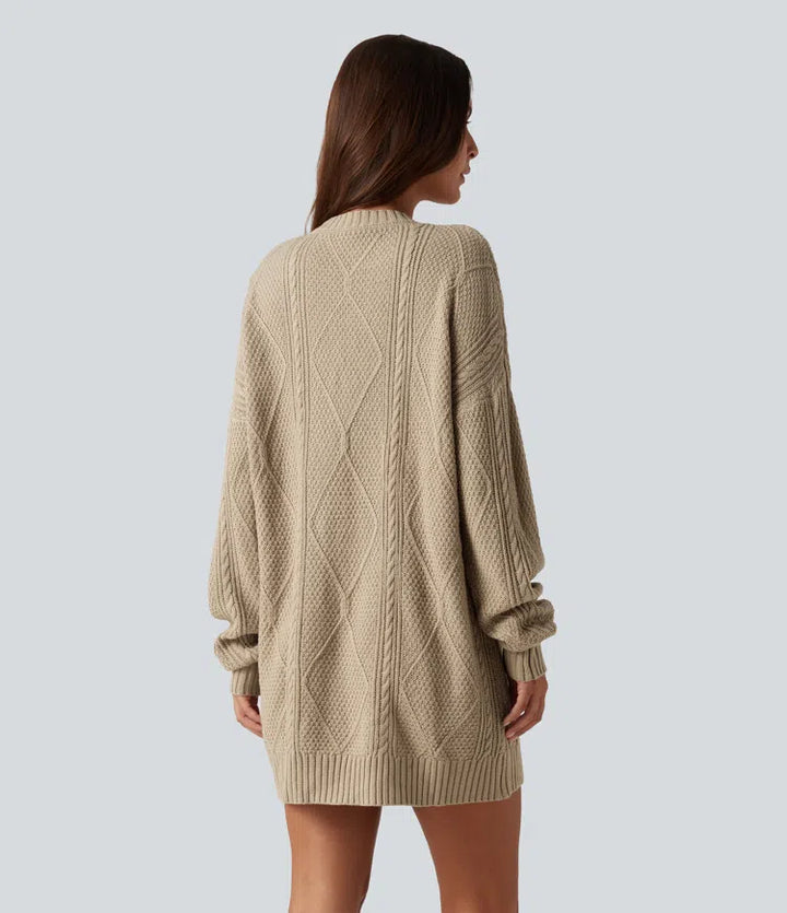 Mini sukienka-sweter z okrągłym dekoltem, długimi rękawami i splotem warkoczowym - na co dzień