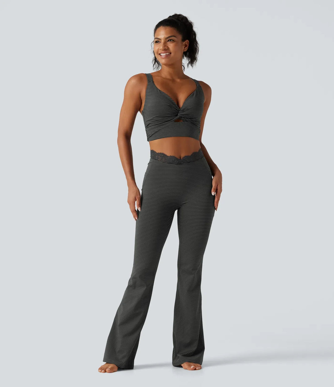 V-Shaped z wysokim stanem kontrastowa koronka w paski joga legginsy flare z kieszeniami