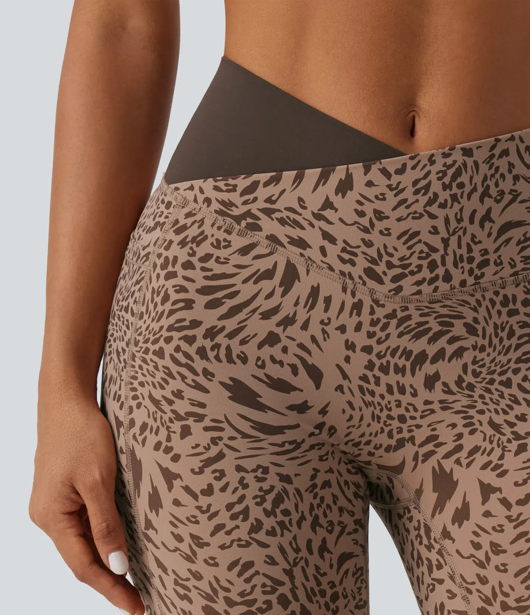Milejka UltraSculpt w panterkę z wysokim stanem krzyżowany skinny legginsy do jogi z kieszeniami
