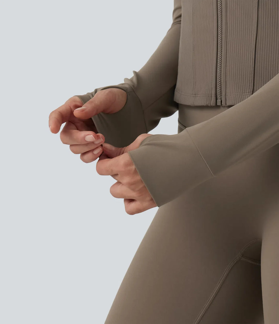 Milejka UltraSculpt InstantCool ze stójką raglanowy z otworem na kciuk z zaokrąglonym dołem joga kurtka z kieszeniami